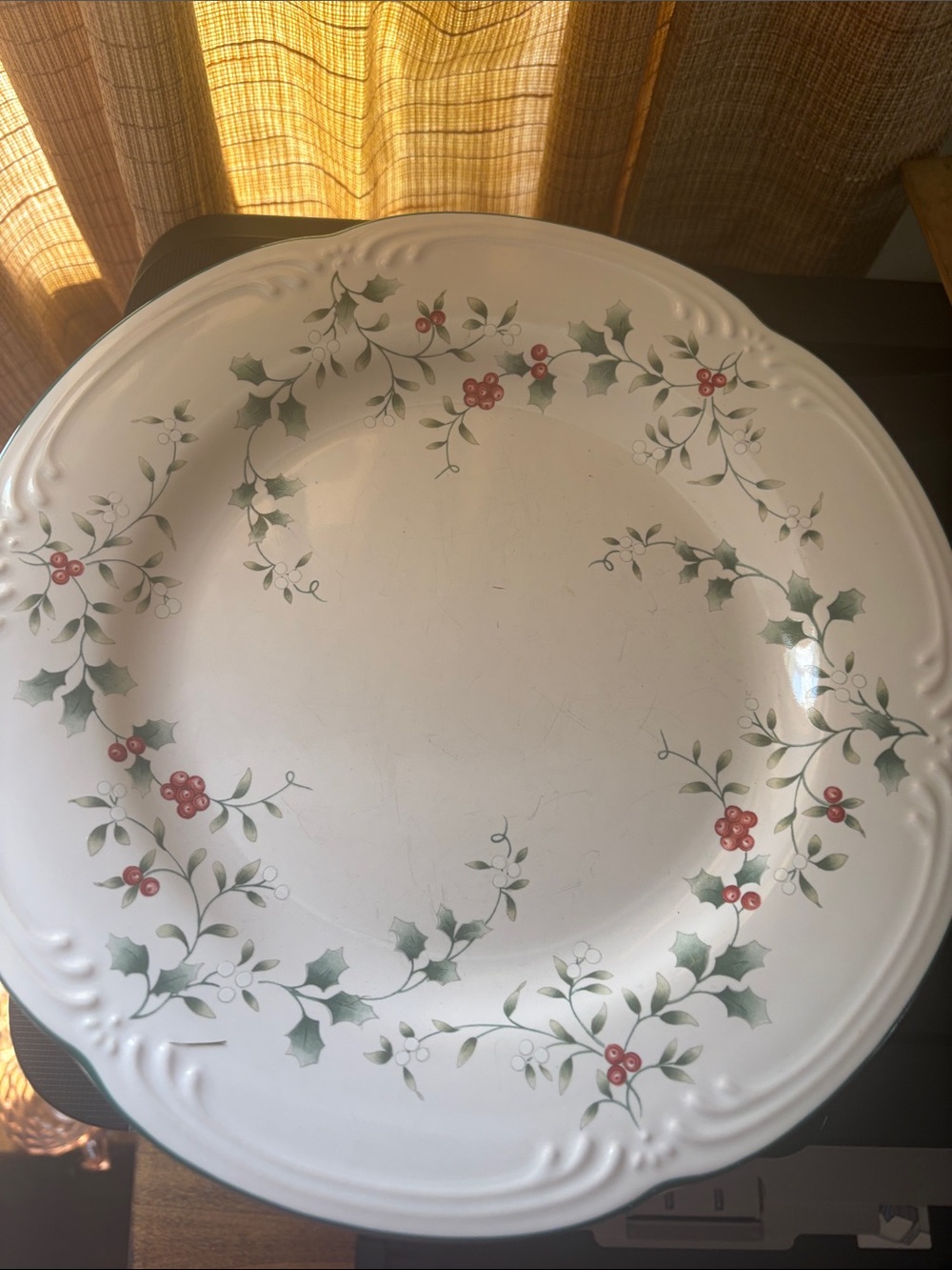 Pfaltzgraff Winterberry Dinner plates (4)